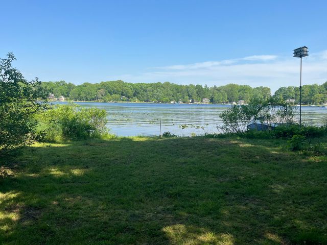 8417 W Shore Drive, Grand Junction, MI 49056