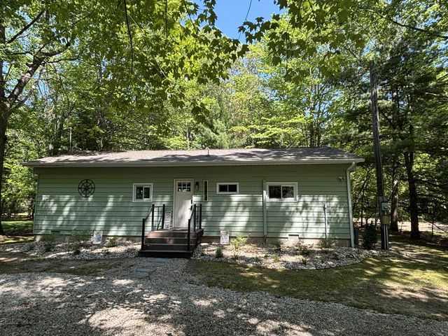 8417 W Shore Drive, Grand Junction, MI 49056