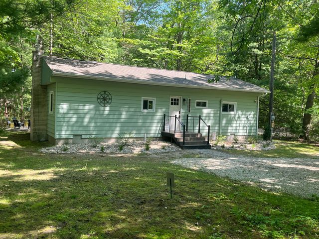 8417 W Shore Drive, Grand Junction, MI 49056