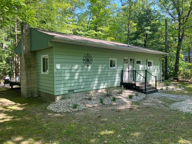 8417 W Shore Drive, Grand Junction, MI 49056