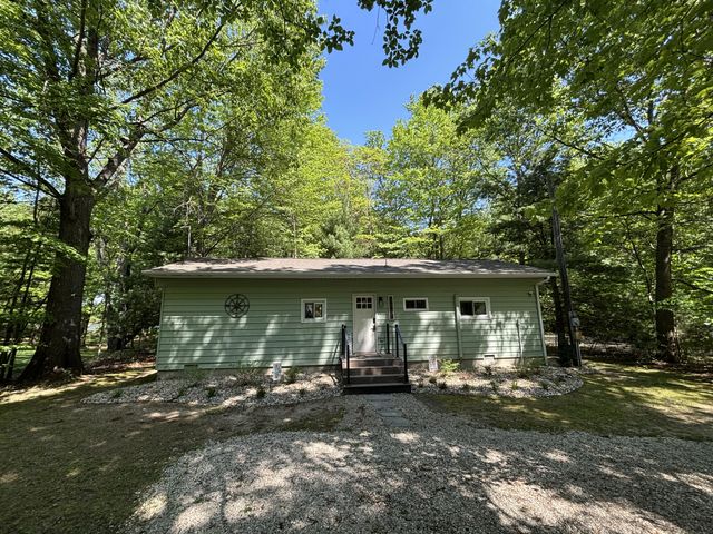8417 W Shore Drive, Grand Junction, MI 49056
