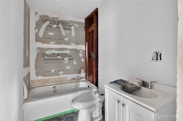 2241 Kensington Drive, Dayton, OH 45406