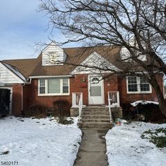 166 Elmwood Dr, Clifton City, NJ 07013