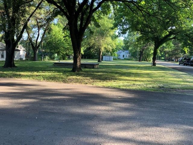 522 Arbor St, Mulvane, KS 67110