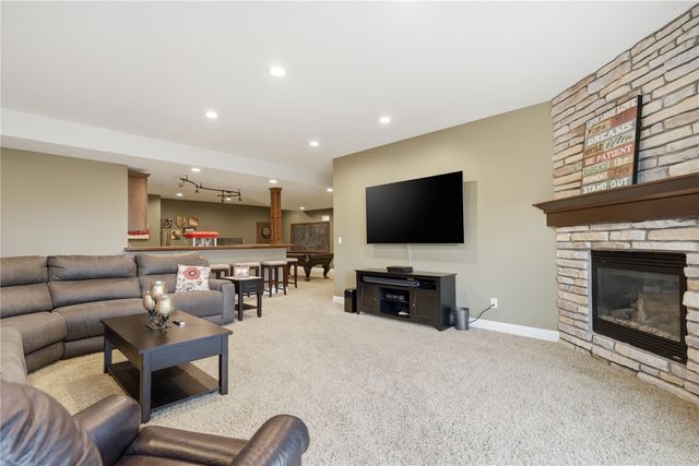 4032 Windfall Drive NW, Cedar Rapids, IA 52405