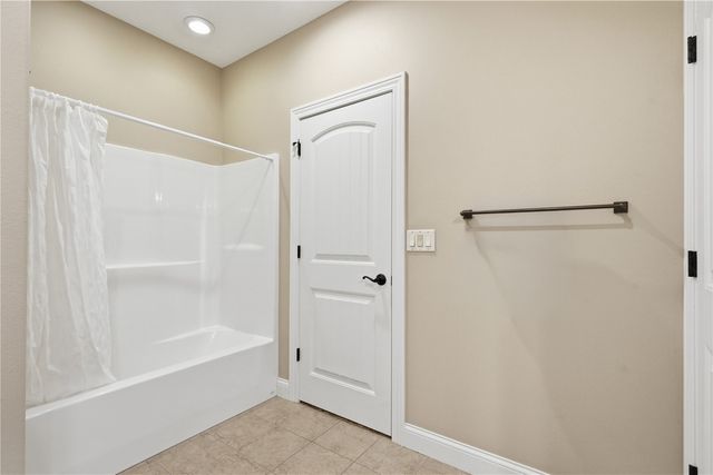 4032 Windfall Drive NW, Cedar Rapids, IA 52405