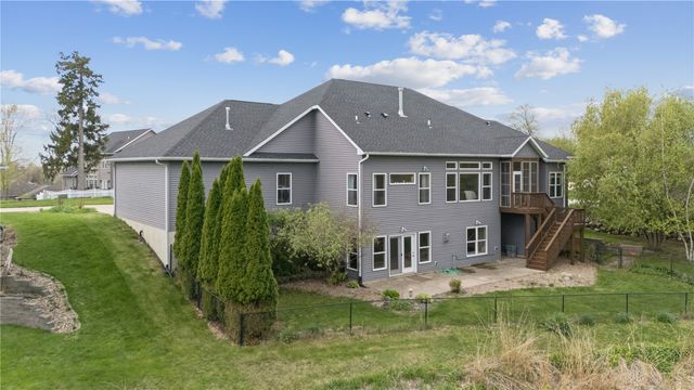 4032 Windfall Drive NW, Cedar Rapids, IA 52405