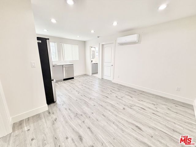 140 W 93rd Street, Los Angeles, CA 90003