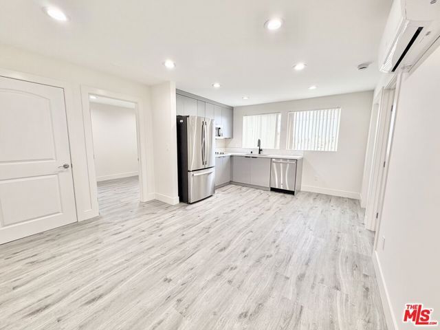140 W 93rd Street, Los Angeles, CA 90003