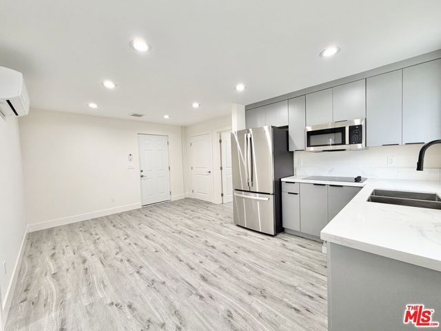 140 W 93rd Street, Los Angeles, CA 90003