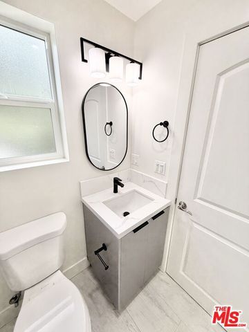 140 W 93rd Street, Los Angeles, CA 90003