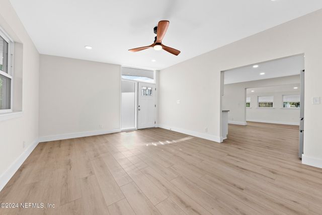 6745 LAURINA Place, Jacksonville, FL 32216