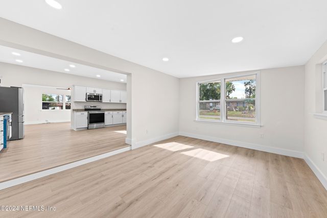 6745 LAURINA Place, Jacksonville, FL 32216
