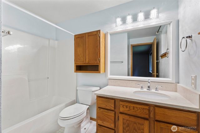 210 Country Estates Drive W, Rainier, WA 98576