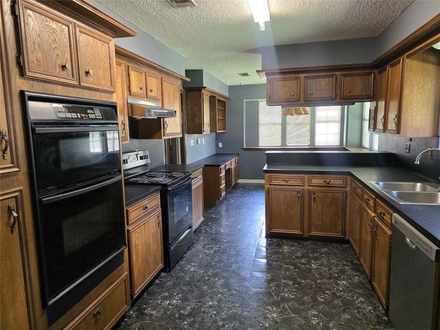 5000 Magnolia Lane, Bay City, TX 77414