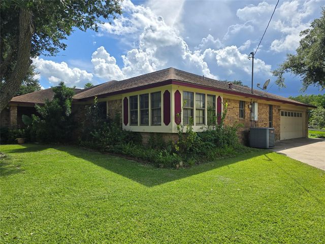 5000 Magnolia Lane, Bay City, TX 77414