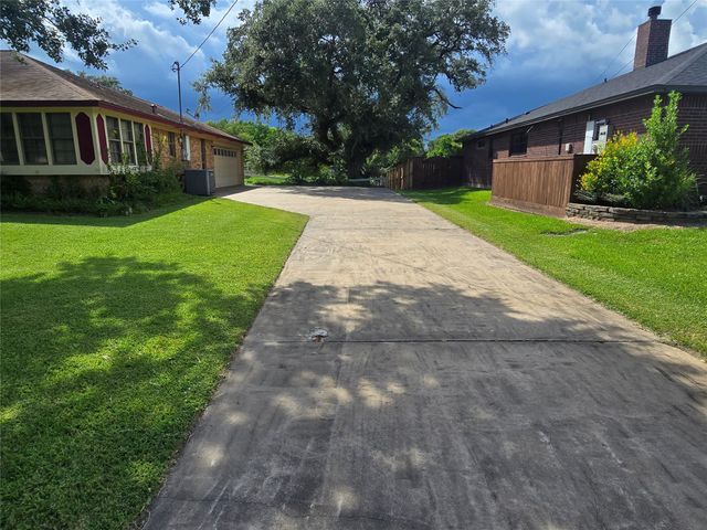 5000 Magnolia Lane, Bay City, TX 77414