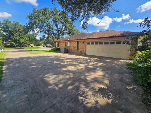 5000 Magnolia Lane, Bay City, TX 77414