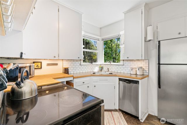 8526 17th Avenue NE, Seattle, WA 98115