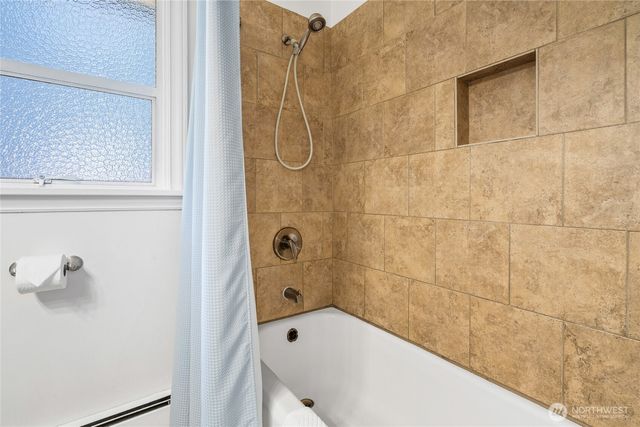8526 17th Avenue NE, Seattle, WA 98115