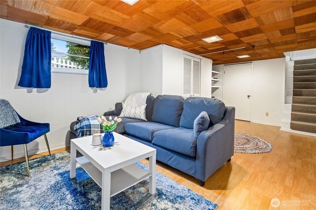 8526 17th Avenue NE, Seattle, WA 98115