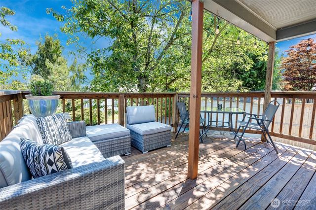8526 17th Avenue NE, Seattle, WA 98115