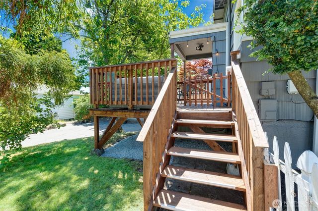 8526 17th Avenue NE, Seattle, WA 98115