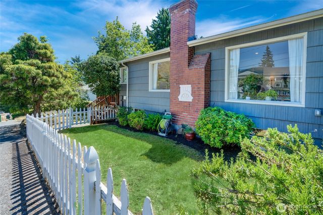 8526 17th Avenue NE, Seattle, WA 98115