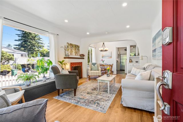 8526 17th Avenue NE, Seattle, WA 98115