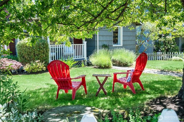 8526 17th Avenue NE, Seattle, WA 98115