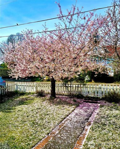 8526 17th Avenue NE, Seattle, WA 98115