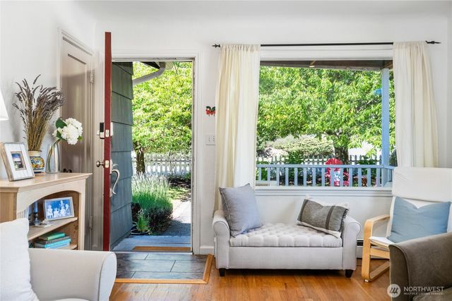 8526 17th Avenue NE, Seattle, WA 98115