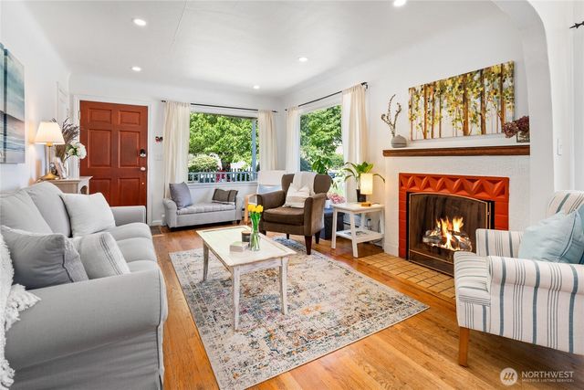 8526 17th Avenue NE, Seattle, WA 98115