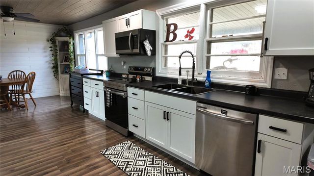 313 Keeth Road, Crocker, MO 65452