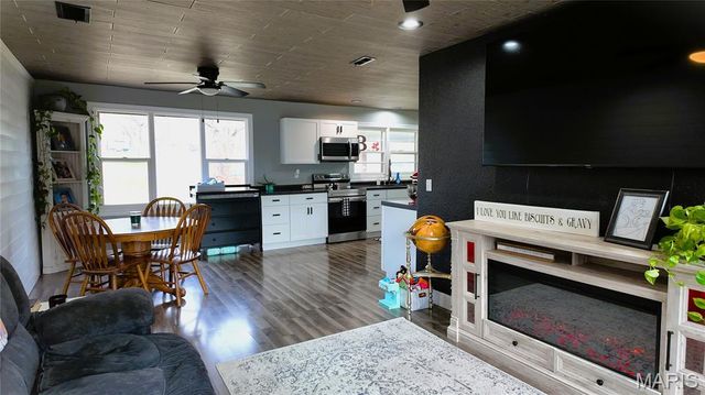 313 Keeth Road, Crocker, MO 65452