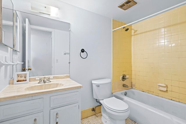 825 NW 13th Street 223, Boca Raton, FL 33486