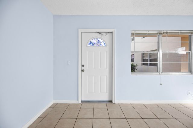 35 Sussex B, West Palm Beach, FL 33417