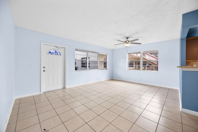 35 Sussex B, West Palm Beach, FL 33417