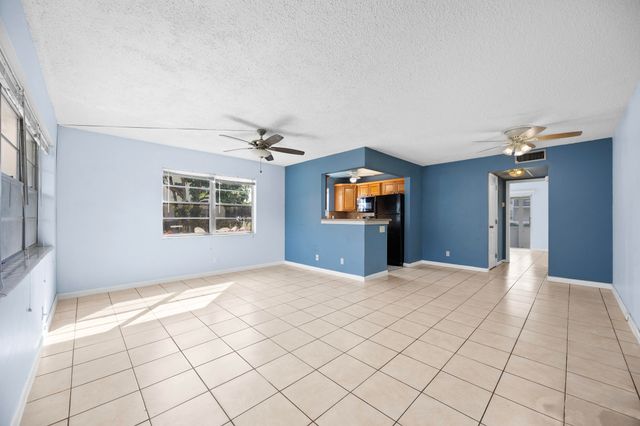 35 Sussex B, West Palm Beach, FL 33417