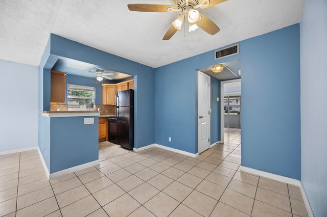 35 Sussex B, West Palm Beach, FL 33417