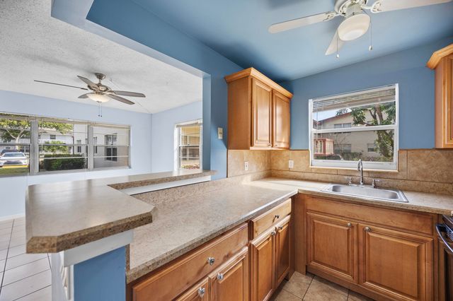 35 Sussex B, West Palm Beach, FL 33417