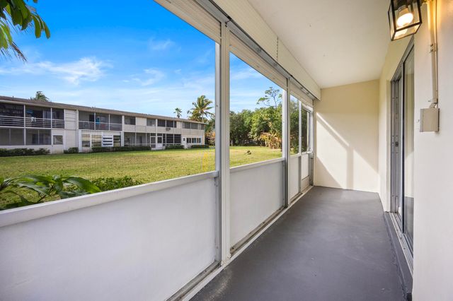 35 Sussex B, West Palm Beach, FL 33417