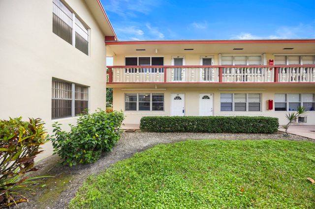 35 Sussex B, West Palm Beach, FL 33417