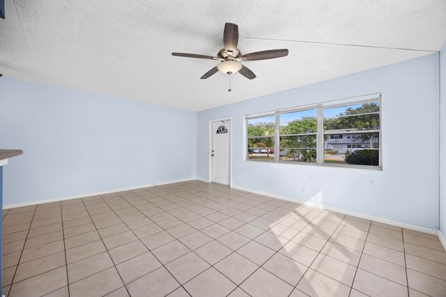 35 Sussex B, West Palm Beach, FL 33417