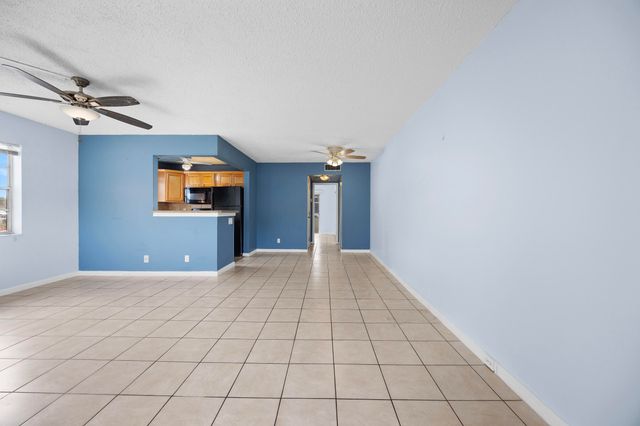 35 Sussex B, West Palm Beach, FL 33417
