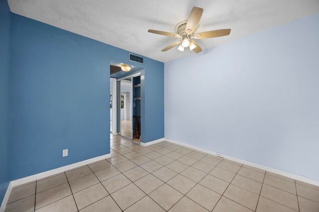 35 Sussex B, West Palm Beach, FL 33417