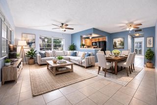 35 Sussex B, West Palm Beach, FL 33417