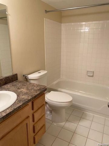 2605 Greenstone Boulevard 210, Auburn Hills, MI 48326
