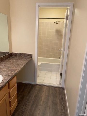 2605 Greenstone Boulevard 210, Auburn Hills, MI 48326