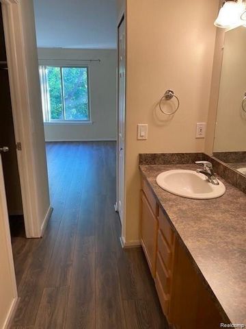 2605 Greenstone Boulevard 210, Auburn Hills, MI 48326